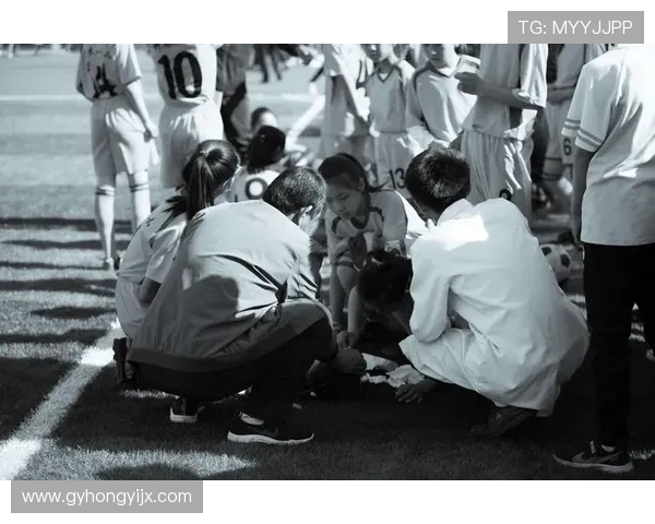 深圳足球队的拼搏之路:从默默无闻到大满贯荣耀的奋斗故事 深圳足球队的拼搏之路:从默默无闻到大满贯荣耀的奋斗故事