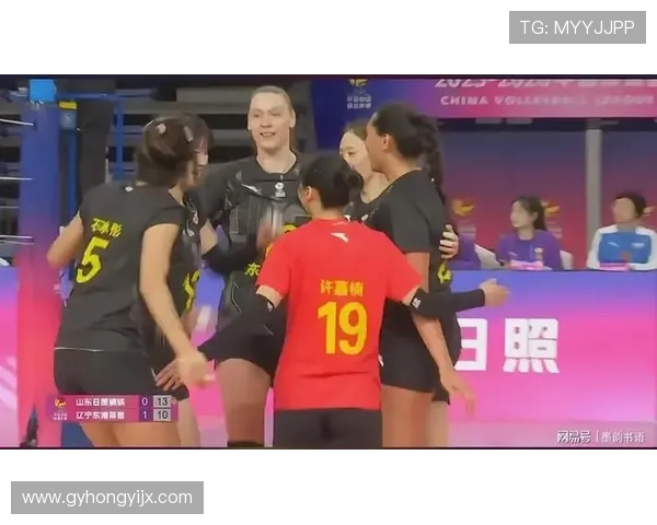 山东女排与辽宁女排激战正酣谁能在赛场上笑到最后